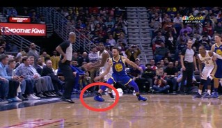 库里轰31＋11导演大逆转　最后时刻扭伤脚踝引担忧