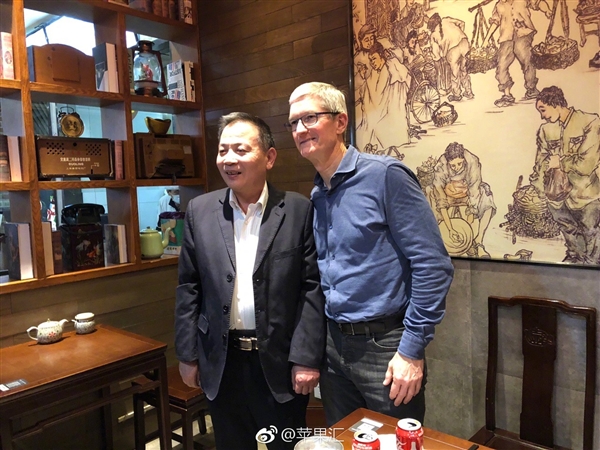 苹果CEO库克上海吃包子大快朵颐：获赠一双筷子