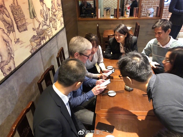 苹果CEO库克上海吃包子大快朵颐：获赠一双筷子