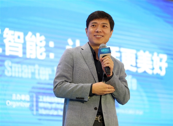 演讲“撞车”：看完李彦宏的视频 雷军说“我不放了”