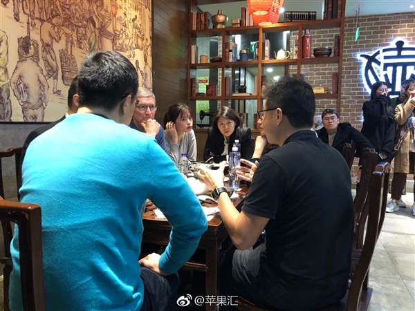 苹果CEO库克上海吃包子大快朵颐：获赠一双筷子