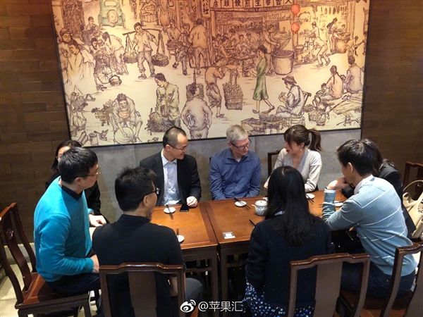 苹果CEO库克上海吃包子大快朵颐：获赠一双筷子