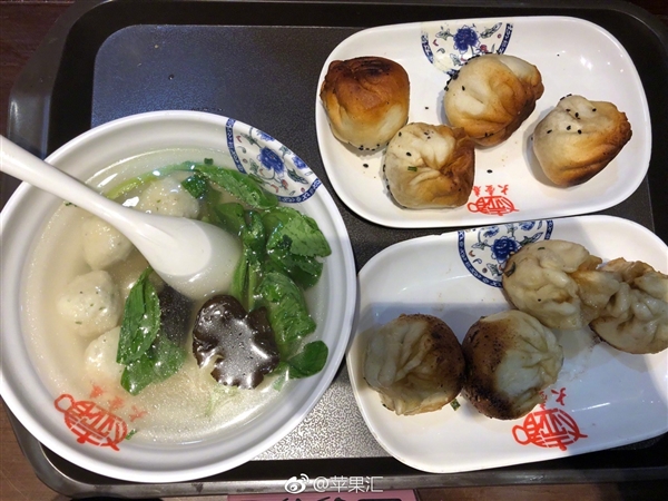 苹果CEO库克上海吃包子大快朵颐：获赠一双筷子