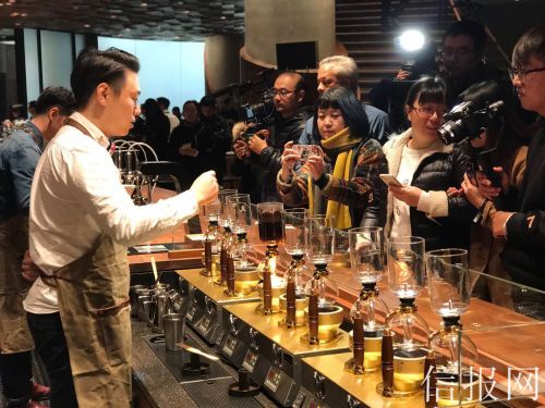 星巴克首家全沉浸式咖啡体验店落户上海