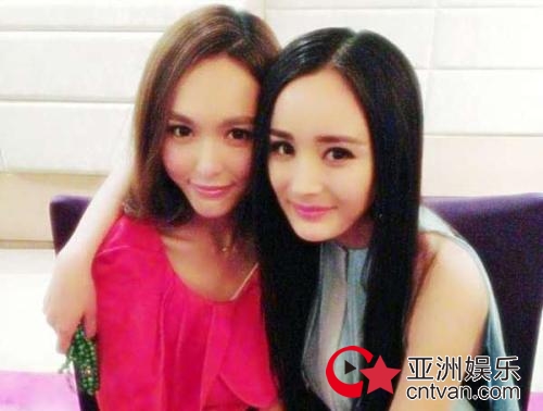 杨幂祝福唐嫣生日 网友:罗晋去哪了?
