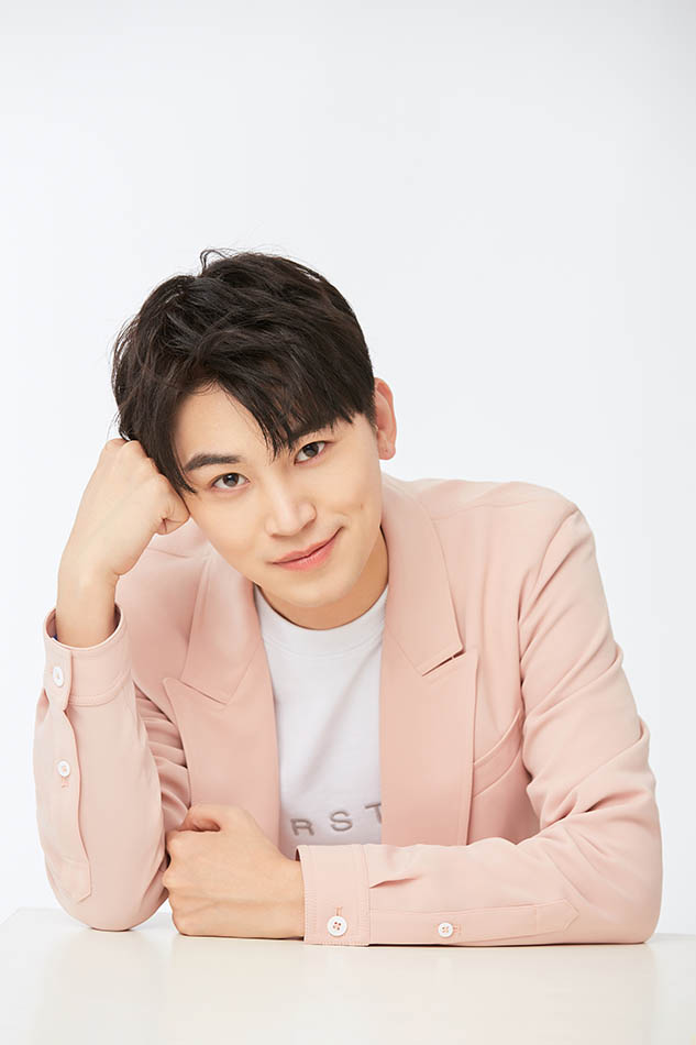 代超摩登范时尚写真曝光 休闲西装演绎潇洒型男