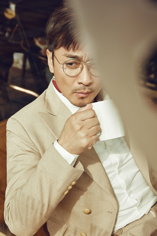 演员黄俊鹏时尚写真大片来袭，展现雅痞绅士范儿