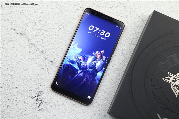 vivo X20王者荣耀限定版图赏：红黑撞色设计帅爆