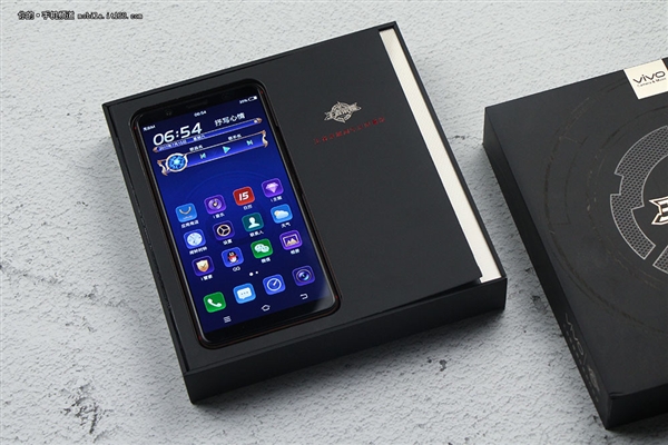 vivo X20王者荣耀限定版图赏：红黑撞色设计帅爆
