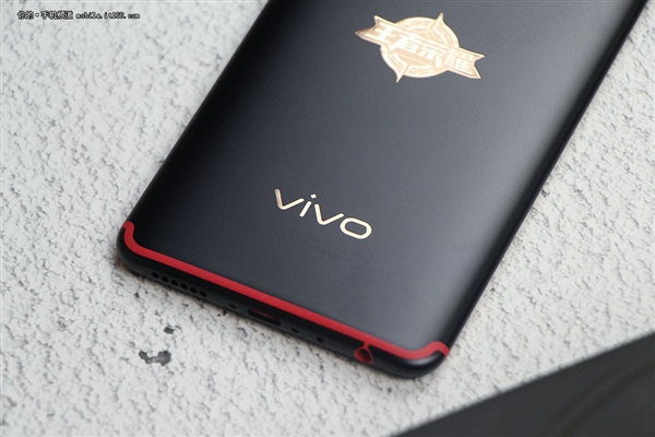 vivo X20王者荣耀限定版图赏：红黑撞色设计帅爆