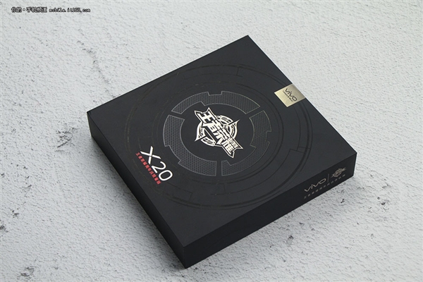 vivo X20王者荣耀限定版图赏：红黑撞色设计帅爆