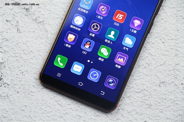 vivo X20王者荣耀限定版图赏：红黑撞色设计帅爆