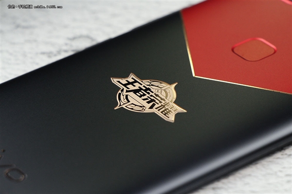 vivo X20王者荣耀限定版图赏：红黑撞色设计帅爆