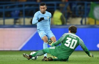 欧冠－热苏斯中柱阿Kun点射　曼城1－2尝赛季首败