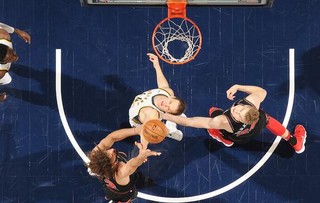 步行者逆转送公牛10连败　奥拉迪波27＋8特纳11＋7