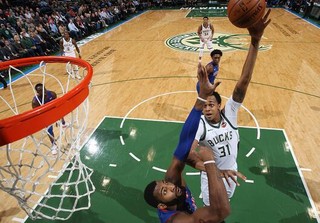 字母哥25＋9＋4庄神空砍27＋20＋6　雄鹿送活塞4连败