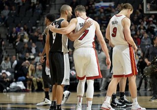 阿德18分＋4德拉季奇11中3　8人上双马刺横扫热火