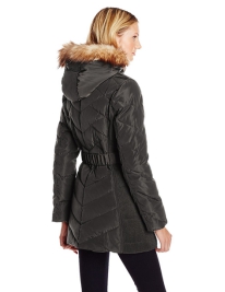 忘记天价的“加拿大鹅”吧 天后总统的羽绒服300元就能拿下!