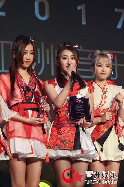 SING女团出席盛典人气飙升 国风造型惊艳吸睛