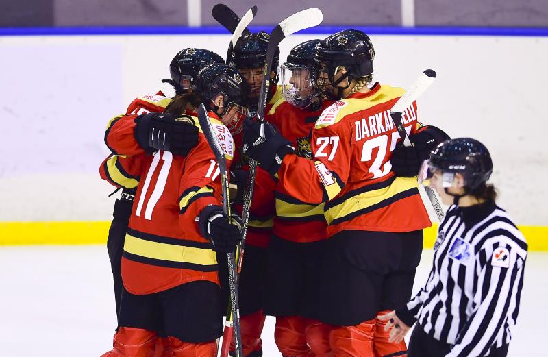 CWHL德比战昆仑鸿星6-0万科阳光 刘智新打入中国本土球员第二球