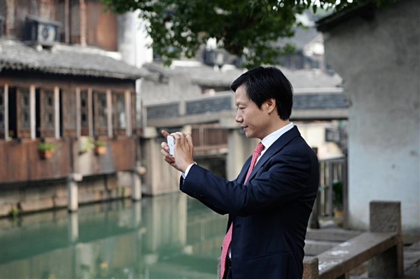 雷军在星巴克家乡喝星巴克 网友神回复