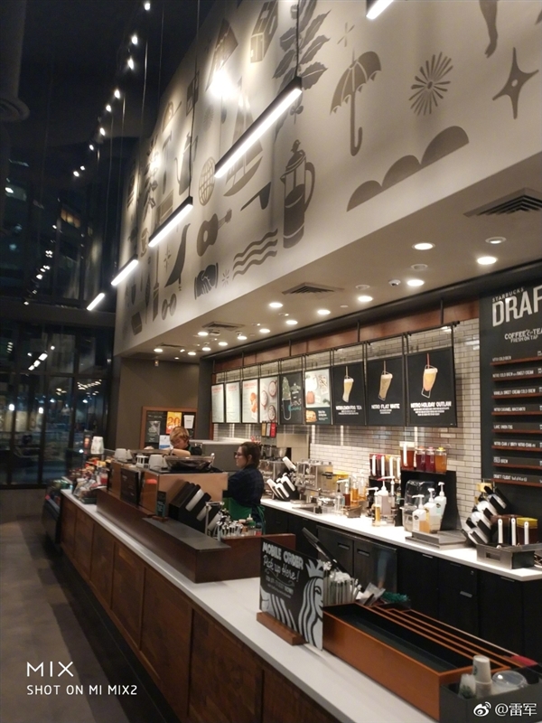 雷军在星巴克家乡喝星巴克 网友神回复