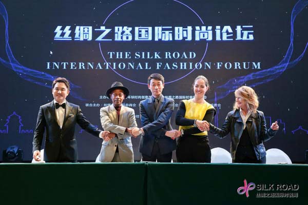 丝绸之路国际时装周热度不减 多场大秀引爆冬日时尚
