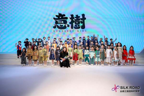 丝绸之路国际时装周热度不减 多场大秀引爆冬日时尚