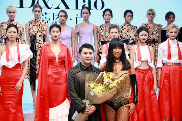 丝绸之路国际时装周热度不减 多场大秀引爆冬日时尚