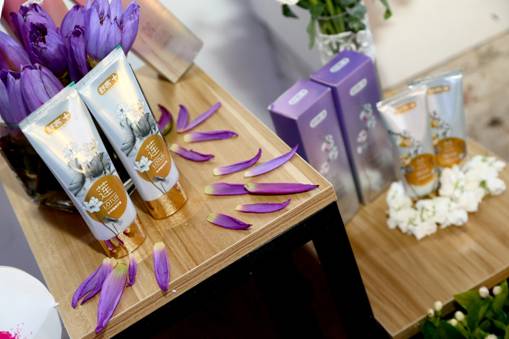 新品体验！舒客代言人吴亦凡亮相“玩味创作间”