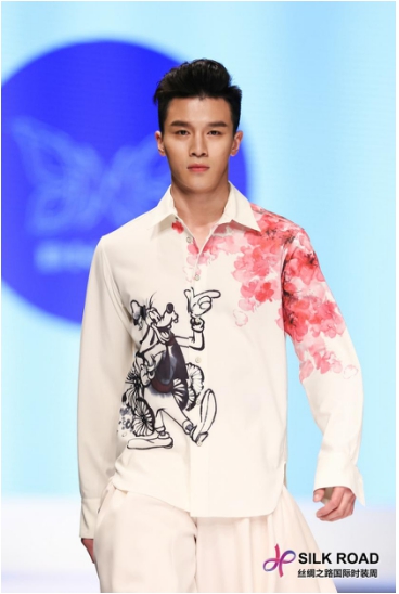 李辰乐演绎韩流服装 丝绸之路国际时装周大秀收官