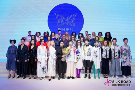 李辰乐演绎韩流服装 丝绸之路国际时装周大秀收官