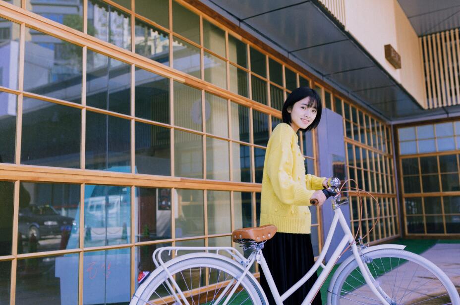 沈月日系写真曝光 纯美灵动被赞“初恋脸”