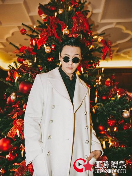 陈伟霆爱车成痴 新年愿望竟是考上摩托车驾照