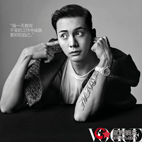 陈伟霆爱车成痴 新年愿望竟是考上摩托车驾照