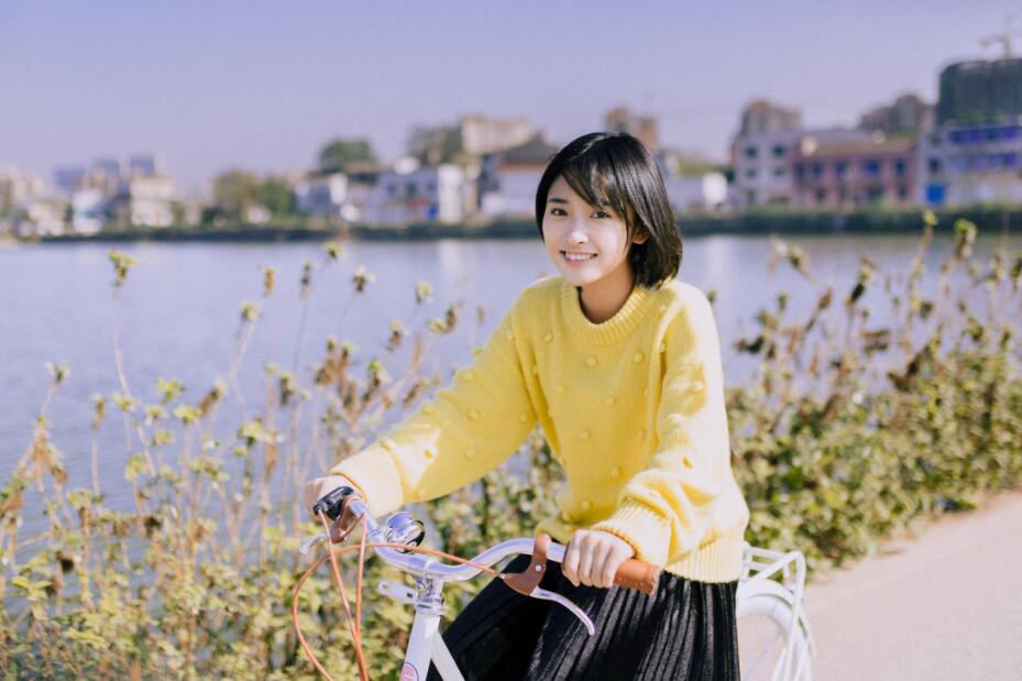 沈月日系写真曝光 纯美灵动被赞“初恋脸”