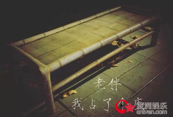 高晓攀晒巡演摄影日常 用相机捕捉诗意世界