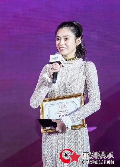 奚梦瑶回应维密事故:成长的路上难免会跌倒!