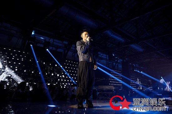 李荣浩新歌台北开唱，腾讯音乐娱乐集团牵手歌迷花式应援