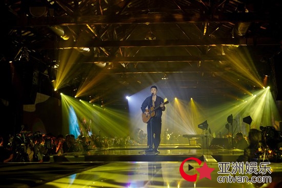 李荣浩新歌台北开唱，腾讯音乐娱乐集团牵手歌迷花式应援