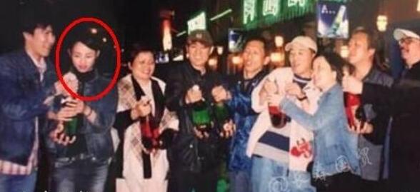 白百何19岁青涩旧照曝光 身着露脐装与男模贴身拍广告