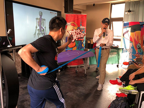 年末相聚小蛮腰 咕咚英雄会广州站舞动海心塔