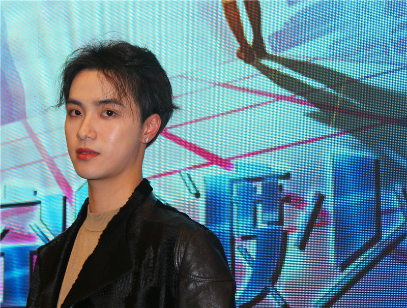 《时光偷渡少女》主演王晨高寒亮相郑州演绎别样青春！