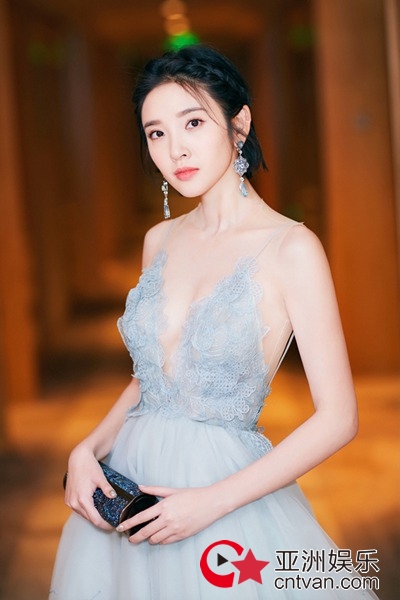 唐艺昕《虎啸龙吟》发布会 吴秀波大赞“打破美好”