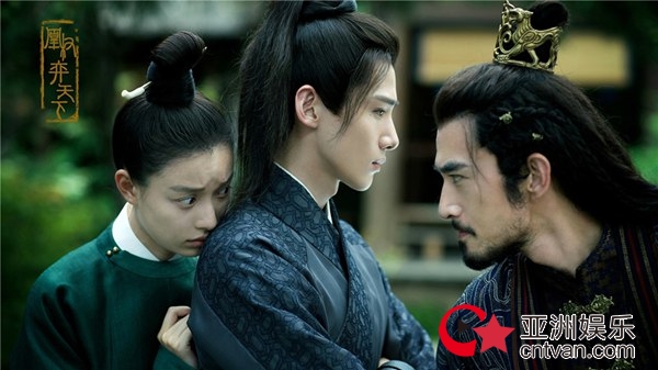 《凰权·弈天下》赫连铮杀青 张晓晨挑战“最野的男人”