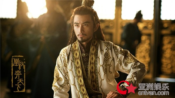 《凰权·弈天下》赫连铮杀青 张晓晨挑战“最野的男人”