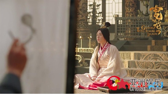 《虎啸龙吟》刘欢女装吸粉，上演精分皇帝养成记