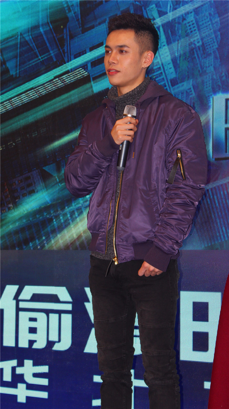 《时光偷渡少女》主演王晨高寒亮相郑州演绎别样青春！