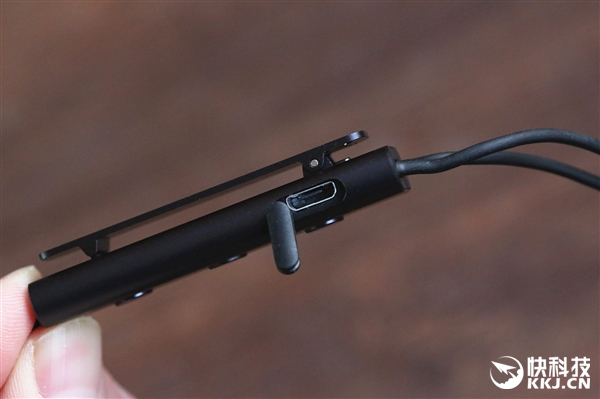 299元！小米降噪耳机开箱图赏：美女听醉了