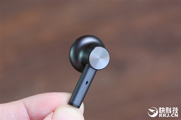 299元！小米降噪耳机开箱图赏：美女听醉了